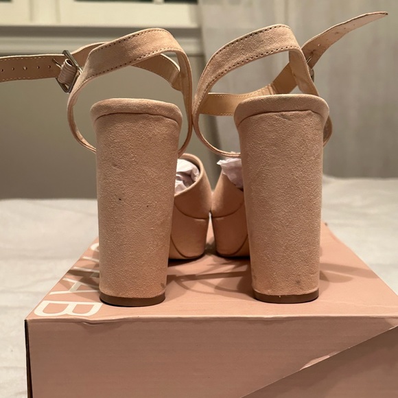 Tina Crossover Platform Sandal - Picture 6 of 9